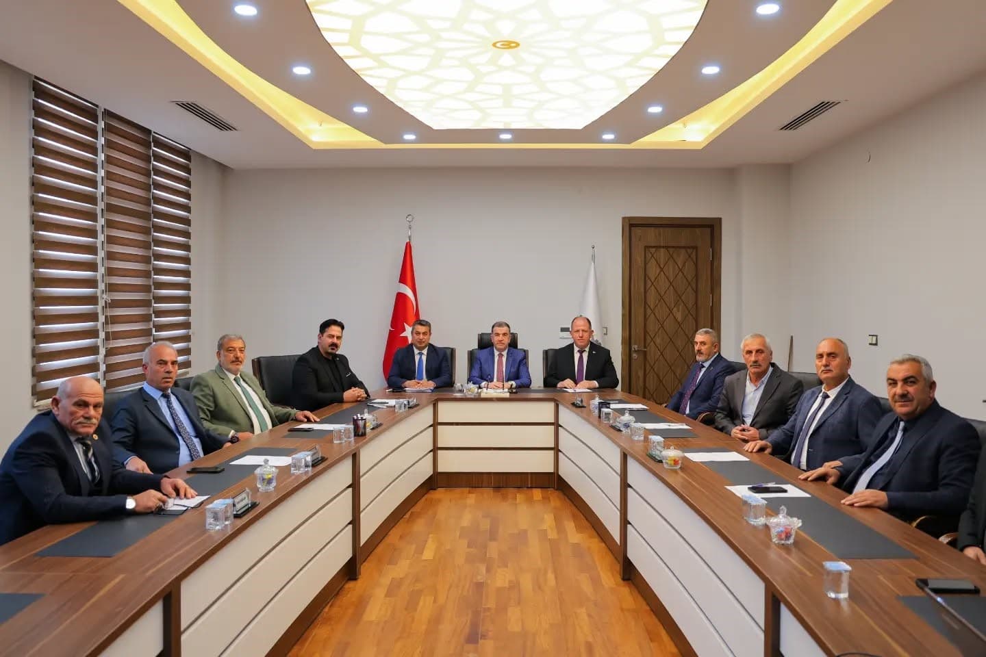 Bayburt’ta kamu yatırımları ve köylerin ihtiyaçları toplantıda görüşüldü