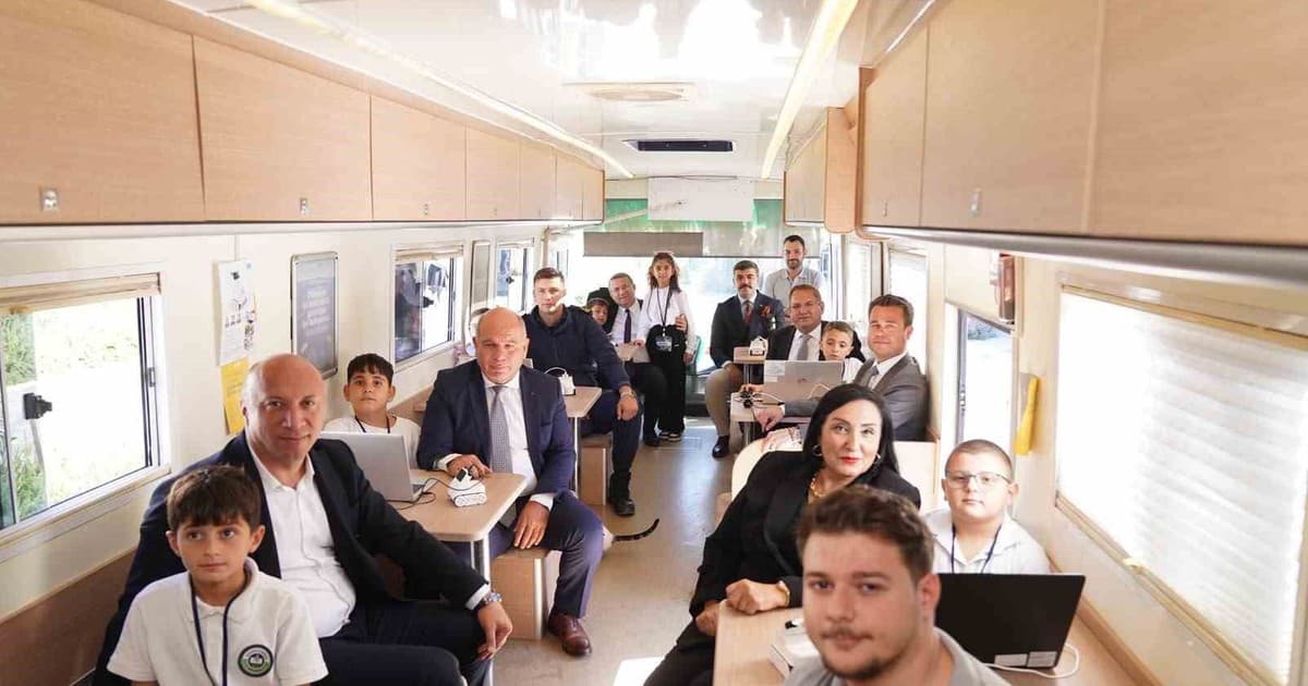 Mavi Nefes Eğitim Otobüsü heyecanı Ayvalık’ta devam ediyor
